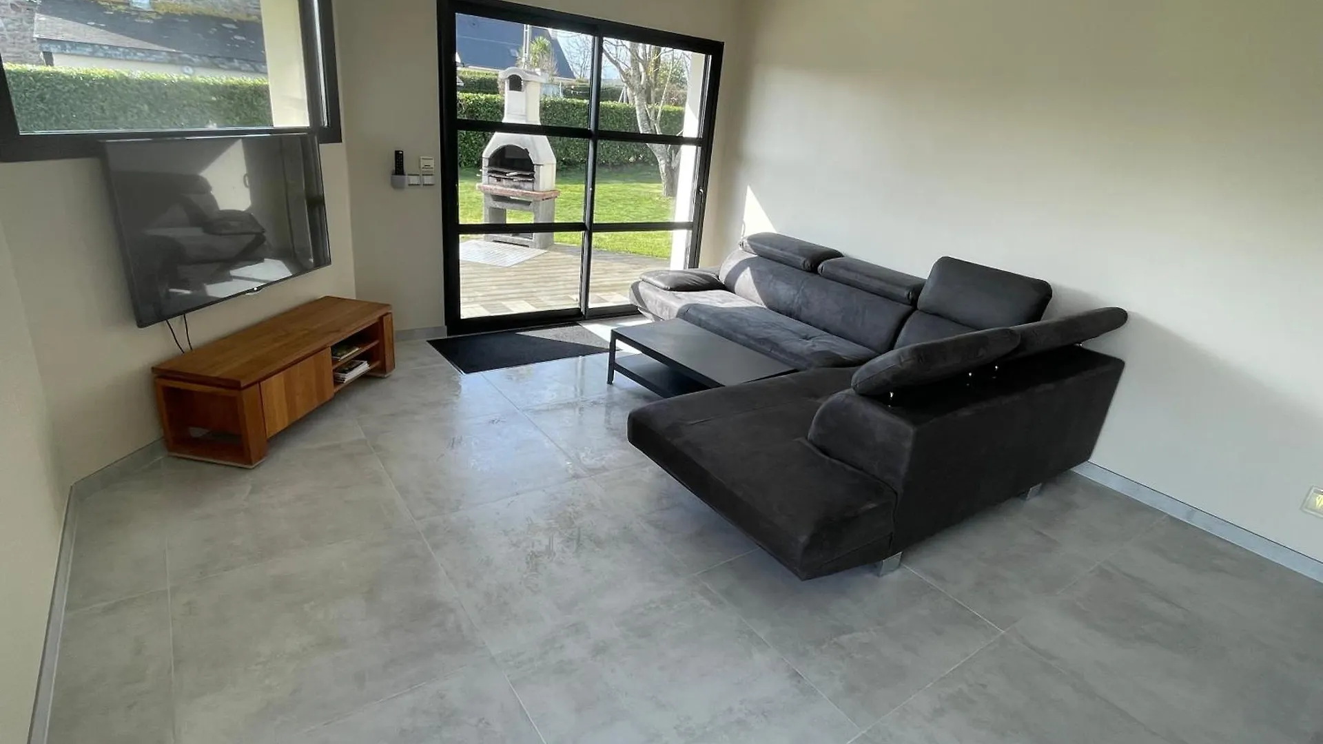 Holiday home Gite De L'Orchidee P M R Locmaria-Grand-Champ